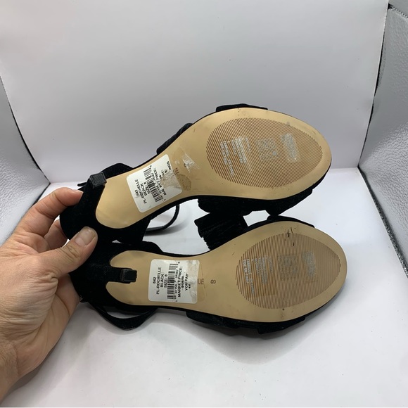 NWOB WOMANS SAKS 5TH AVENUE VELVET BLACK HEELED PUMPS SIZE 8 PL-Rochelle - Picture 6 of 9